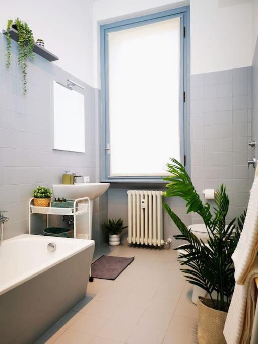Sunny Flat 50 Meters From The Metro Appartement Milaan Buitenkant foto